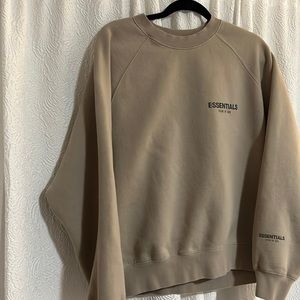 Trendy Essentials crewneck sweatshirt, great neutral color